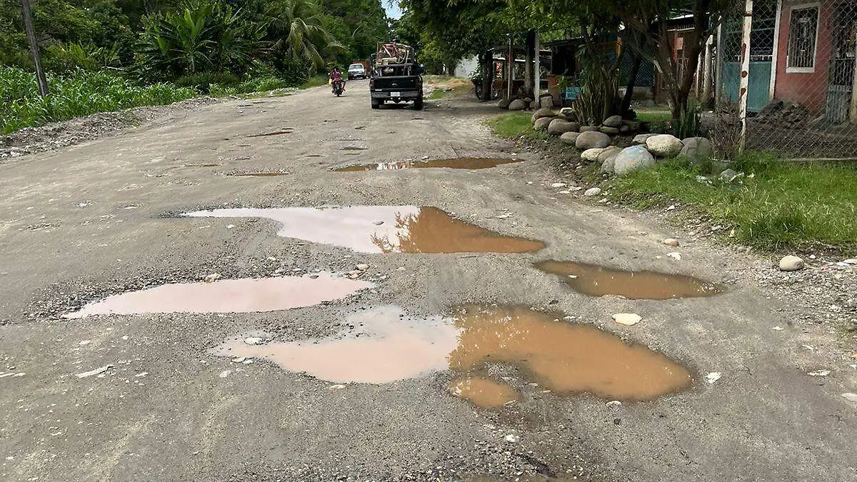 agua estancada en calles de Huixtla